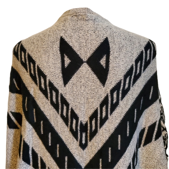 NEW New York Collection Southwestern Tie Front Poncho Sweater - Picture 7 of 11